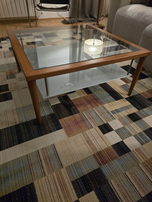 Mesa centro em madeira e vidro