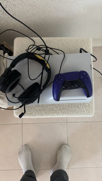 Vendo ps5 com um comando ambos novos um auscultadores da razer e fc26