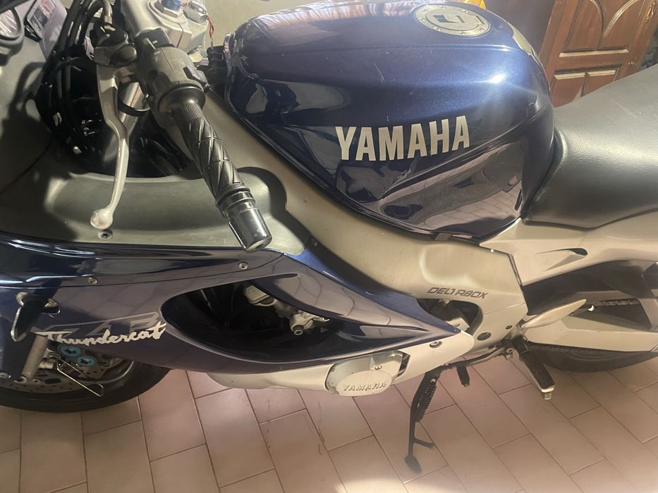 Vendo yzf 690r em exelente estado