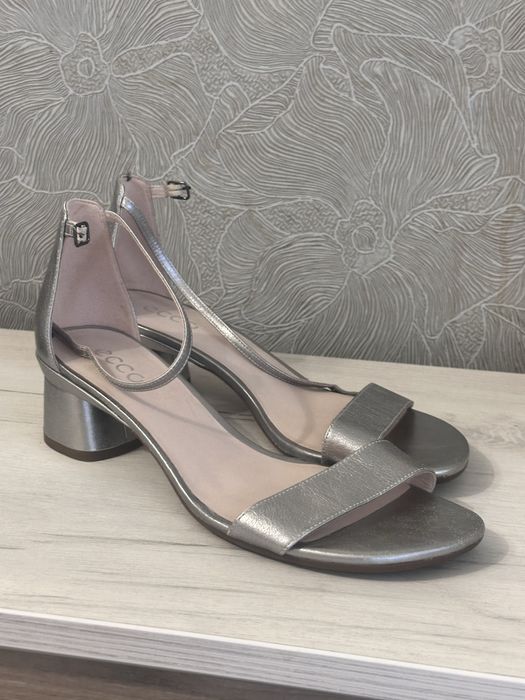 Босоножки на каблуке ECCO