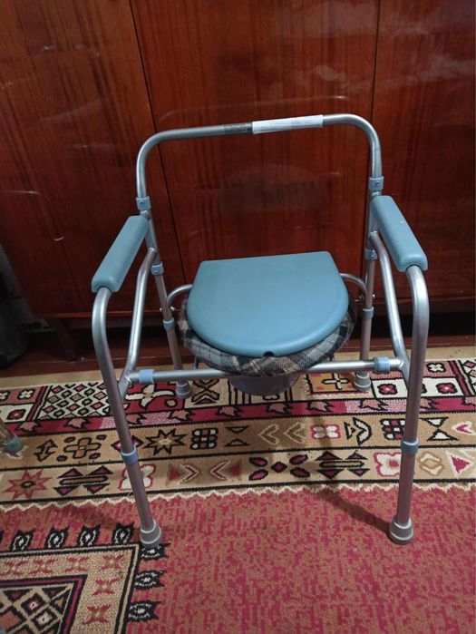 Стілець-туалет (крісло-туалет) для літніх людей, інвалідів