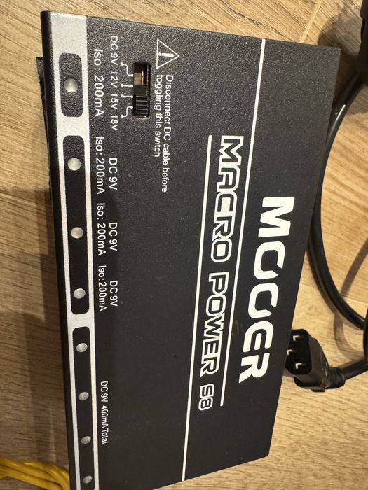 Zasilacz stabilizowany do efektów gitarowych Mooer S8