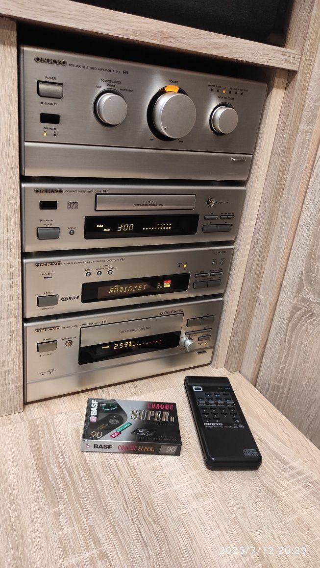 Wieża Onkyo MIDI w bdb stanie. Pilot w zestawie.