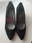 Sapatos novos de camurça
