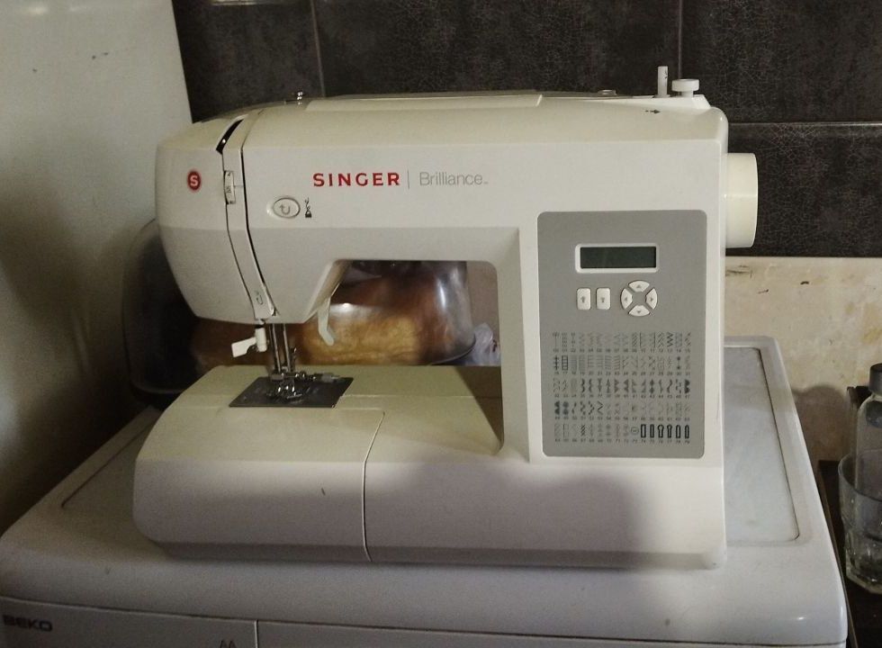 Продаю швейную машину Singer brilliant 6180