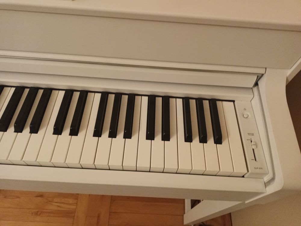 Pianino Yamaha CLP-575 WH