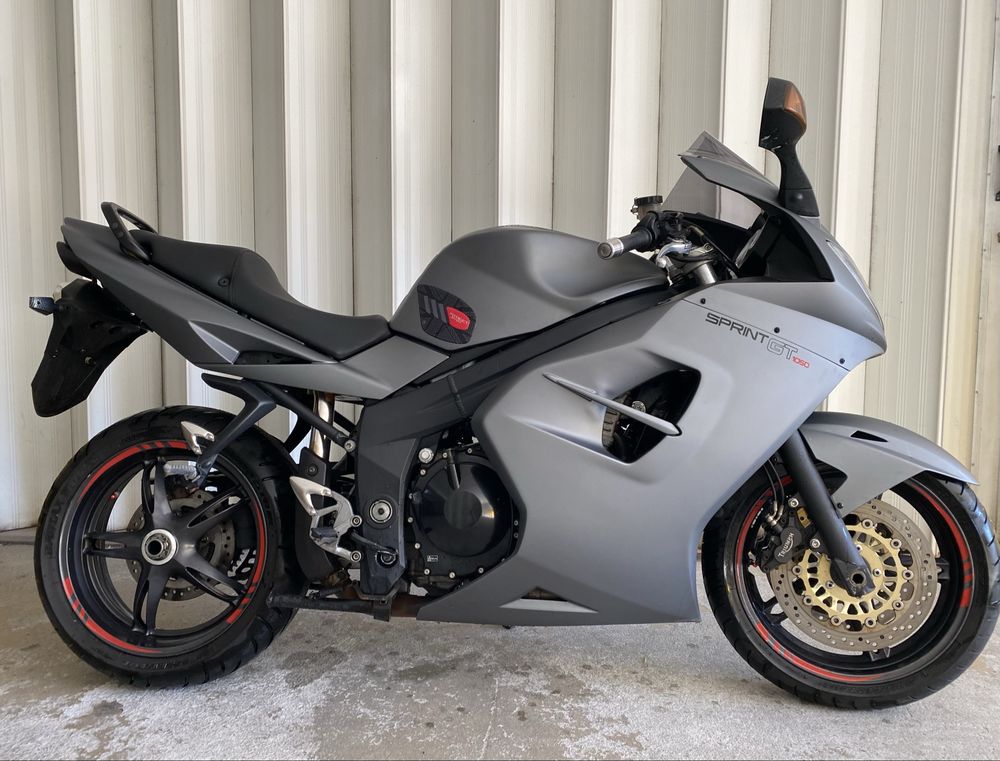 Triumph Sprint ST 1050