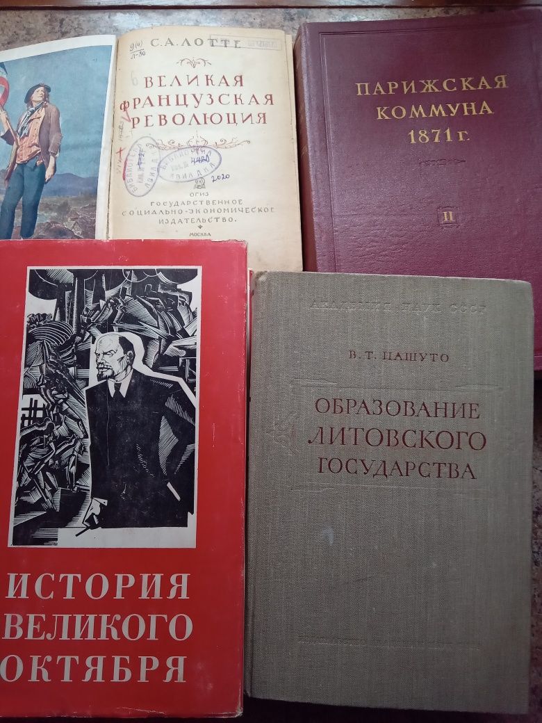 30 книг різної тематики