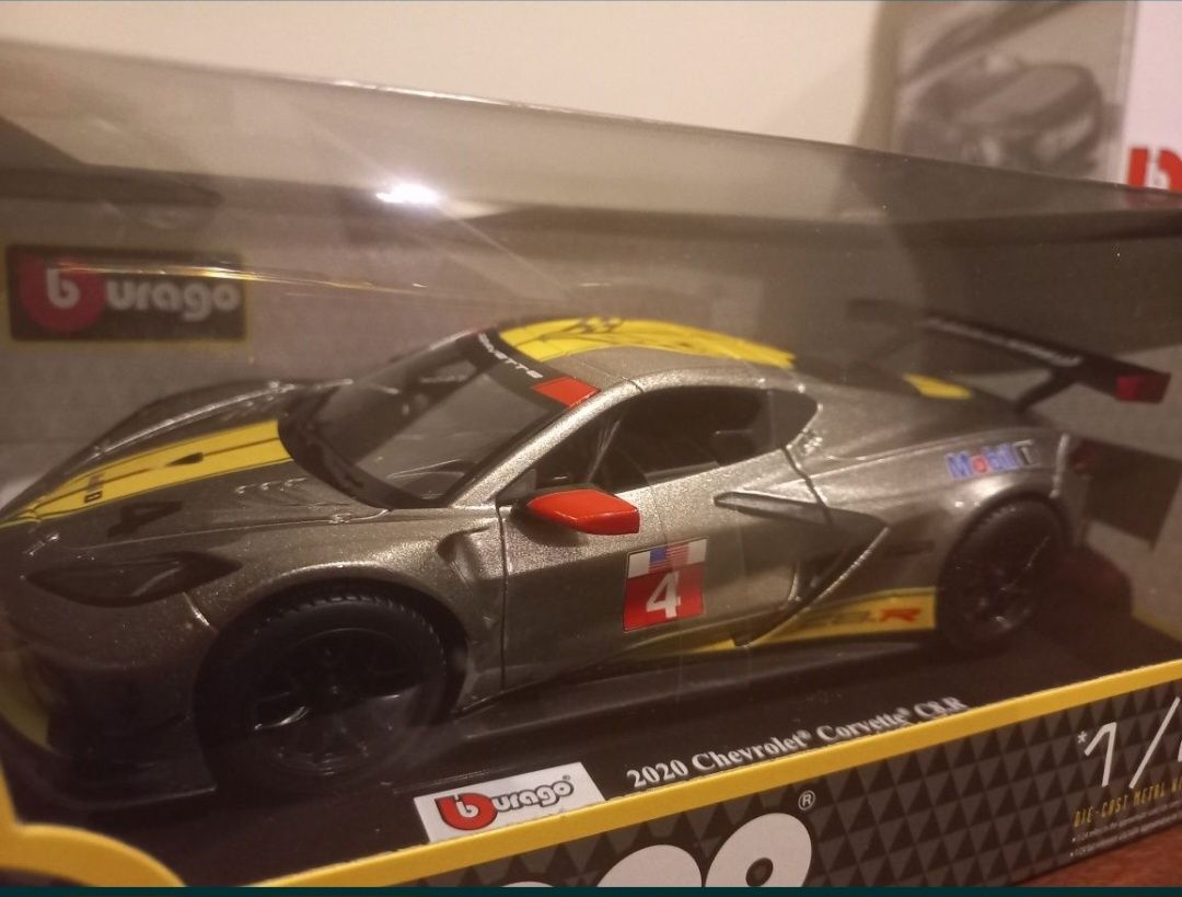 Bburago Chevrolet Corvette Racing. Skala 1:24