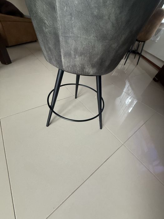 Czarny taboret 3 nogi, styl loftowy