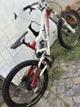 Bicicleta Downhill Rocky Mountain + RockShox Boxxer + Fox DHX 5.0