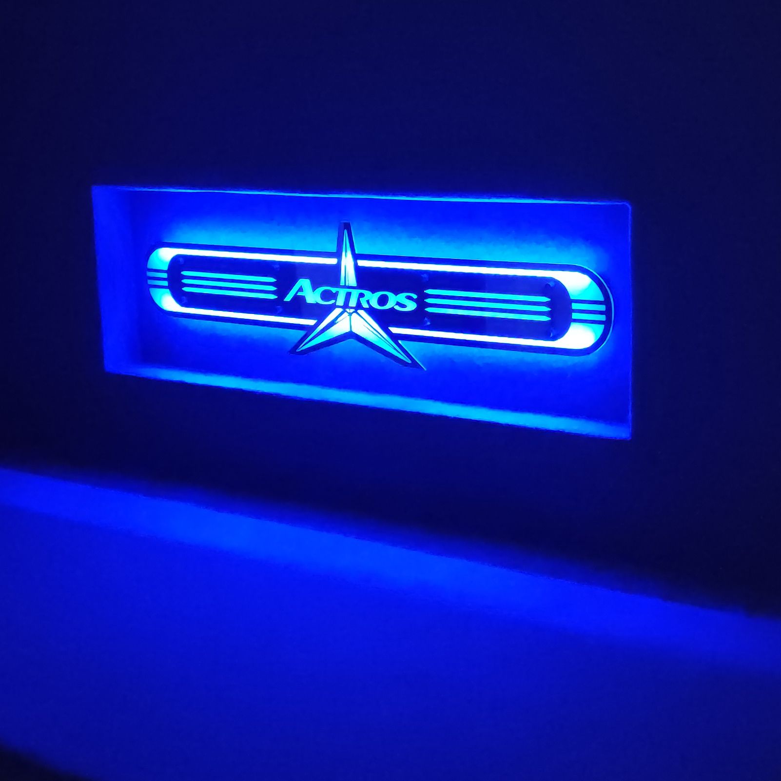 Mercedes Actros Lustro LED  na tylną ścianę, nad łóżko MB01-BLUE