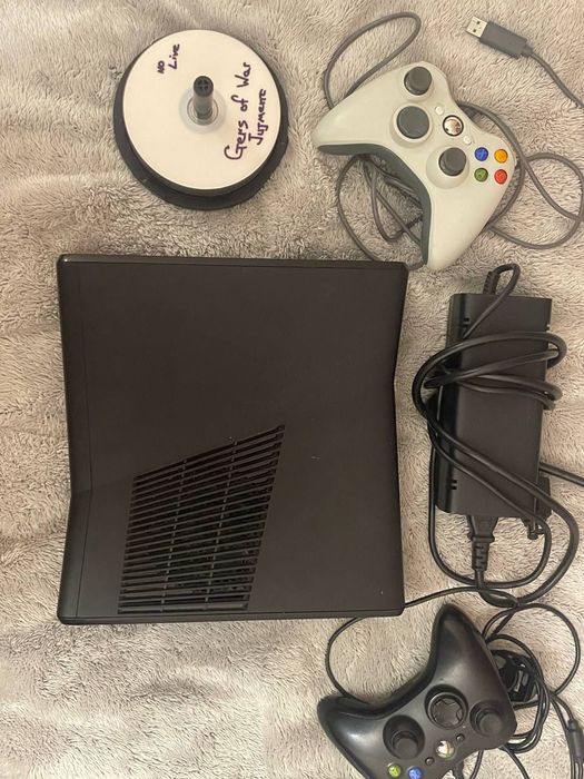 xbox 360 slim в комплекте с играми