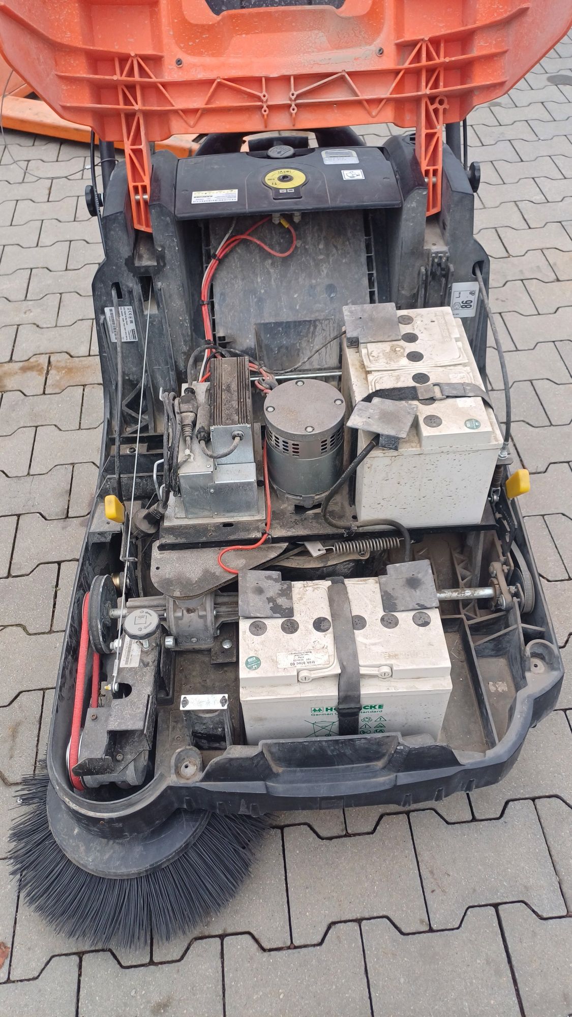 Zamiatarka akumulatorowa Karcher KM 75/40W