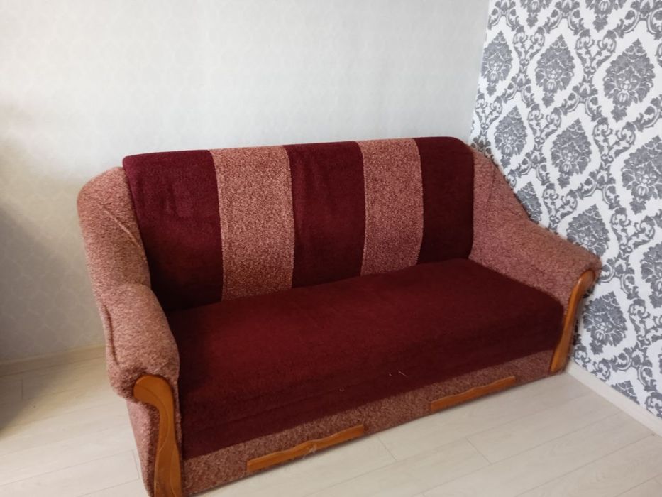ПРОДАМ недорого диван