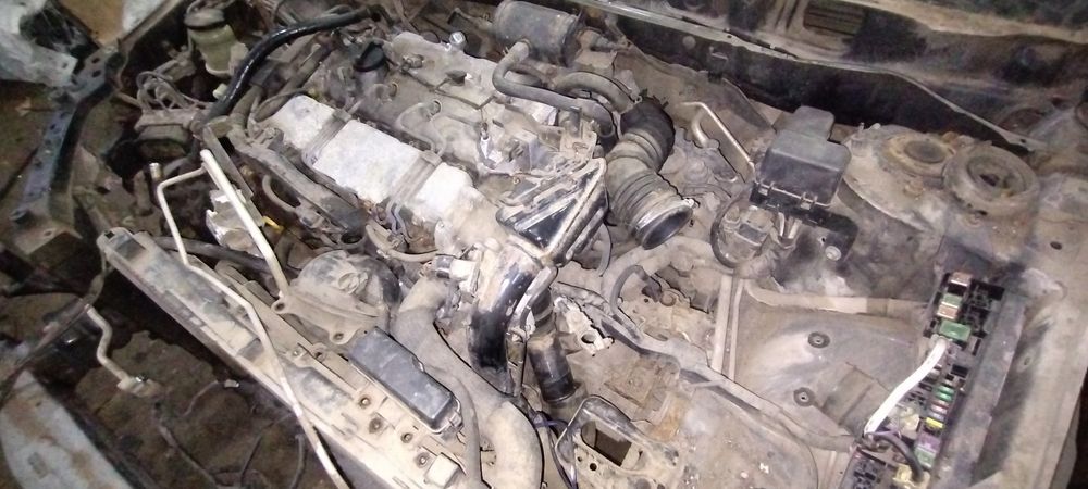Продам мотор на Тойоту Авенсис на запчасти