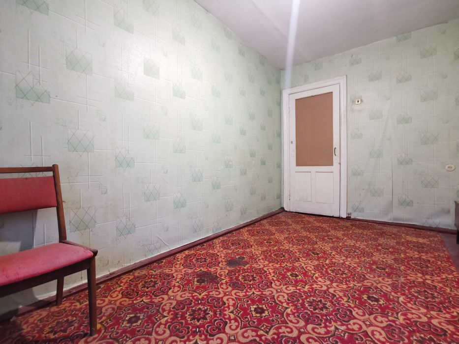 Квартира з трьома кімнатами і підвалом 2 поверх цегляного будинку RD