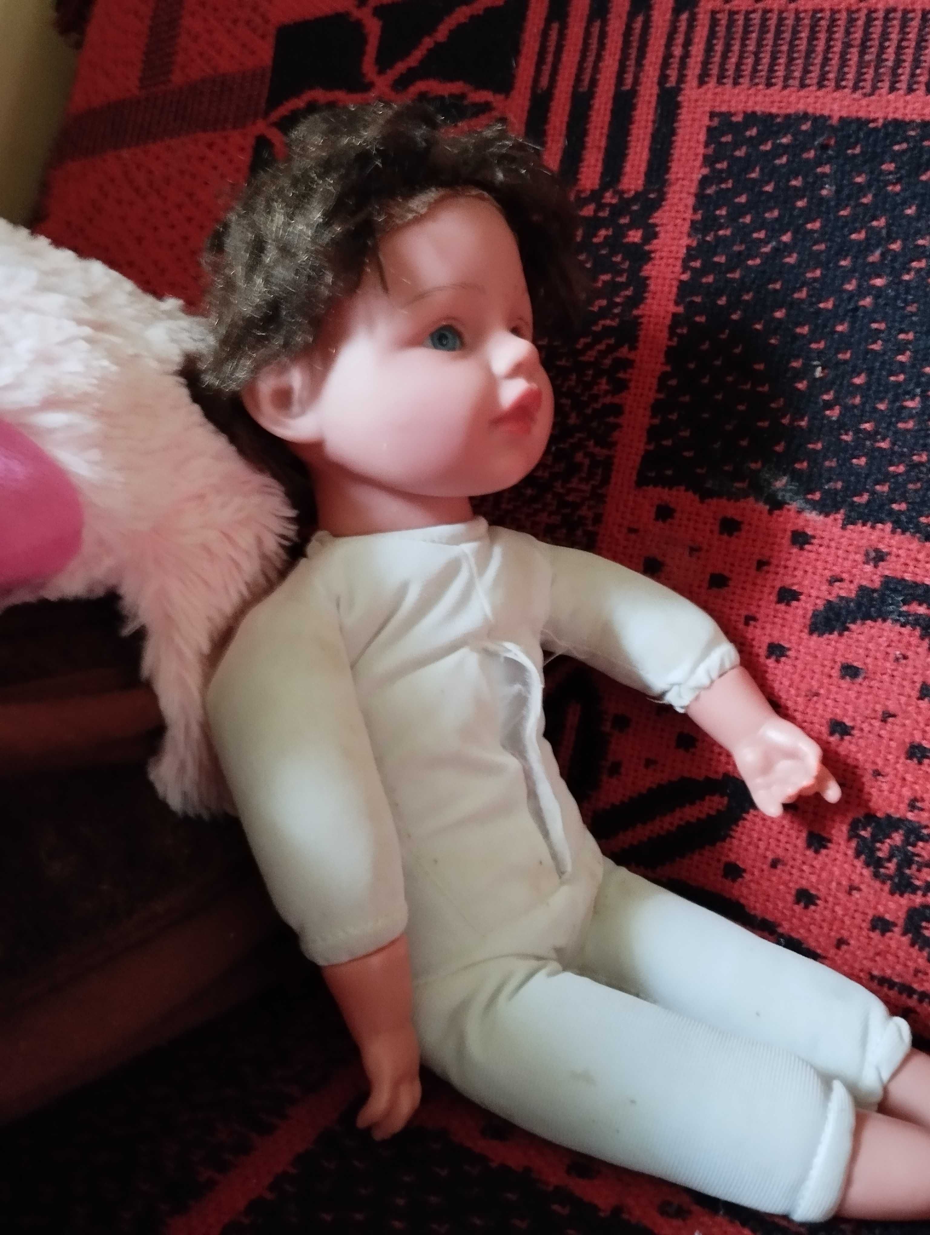 Łóżeczko z lalką