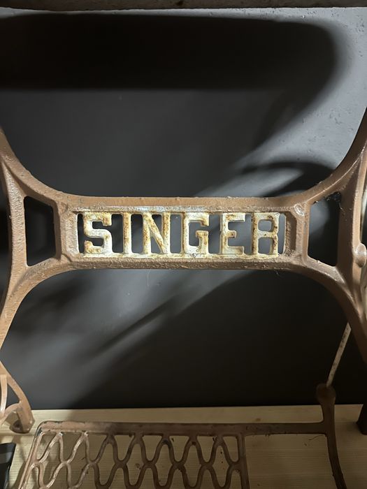 Mesa de costura da singer