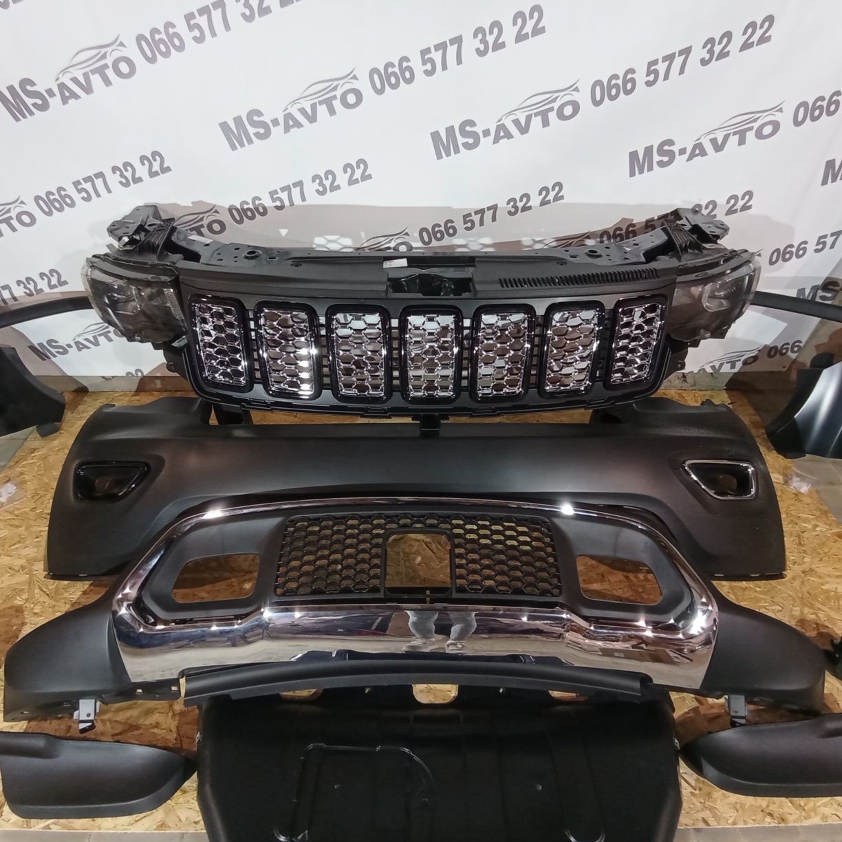 Підсилювач переднього бампера Jeep Grand Cherokee WK2