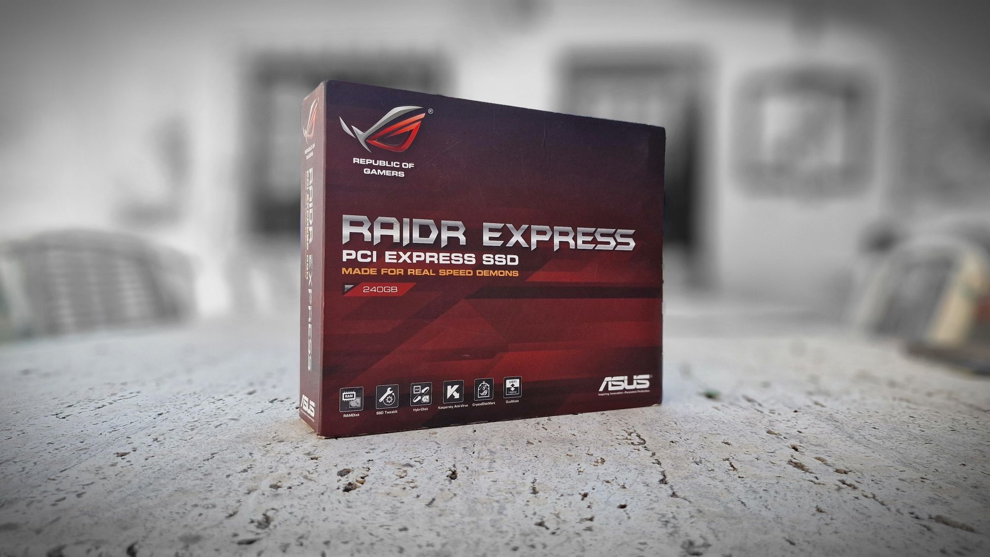 Pcie SSD Asus Rog Raidr Express speed demons