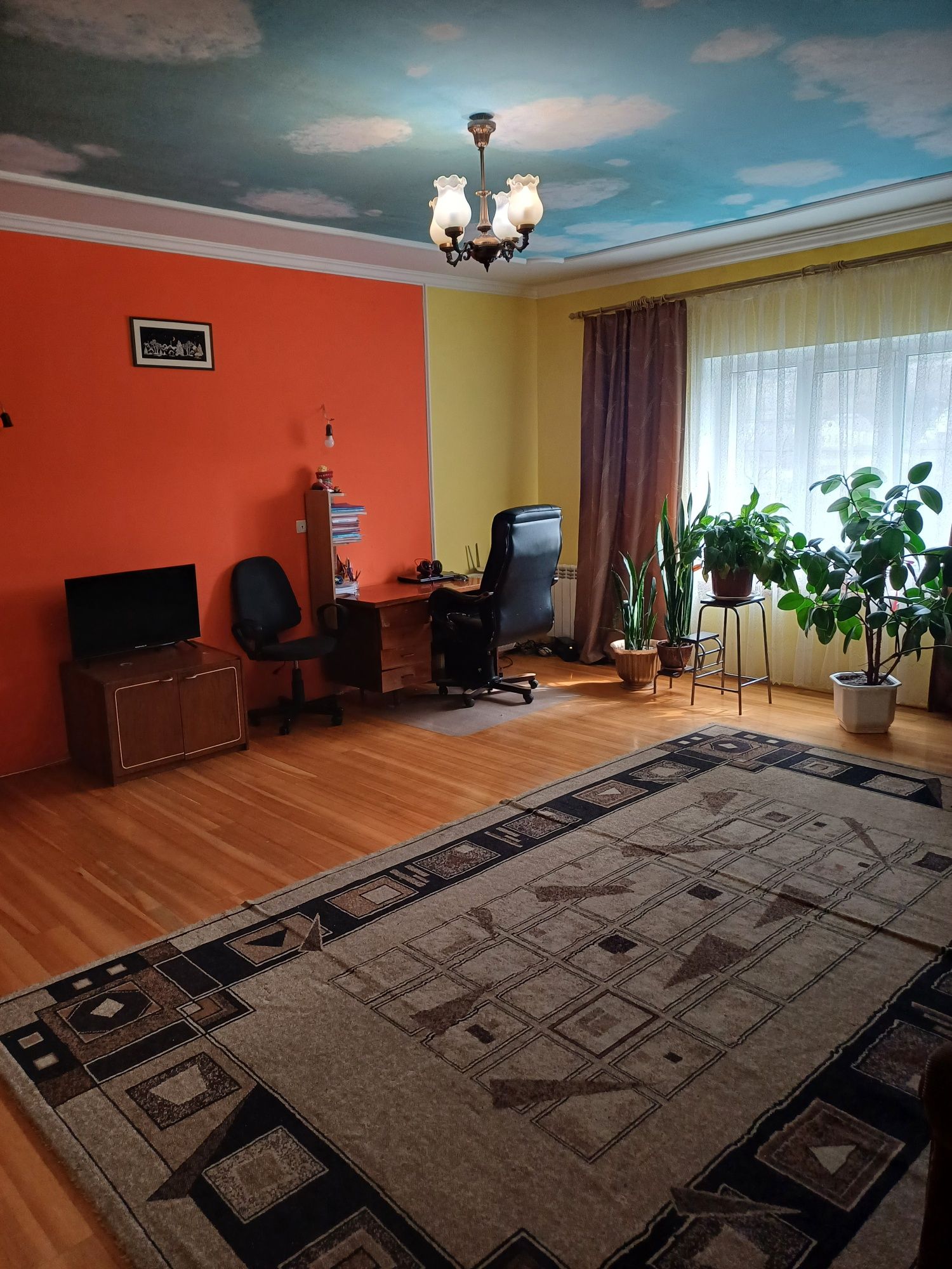 Продається капітальний будинок в селі Сад.
