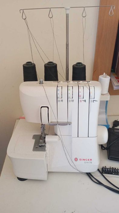 Máquinas de costura, corte e cose e uma Bruce semi industrial reta