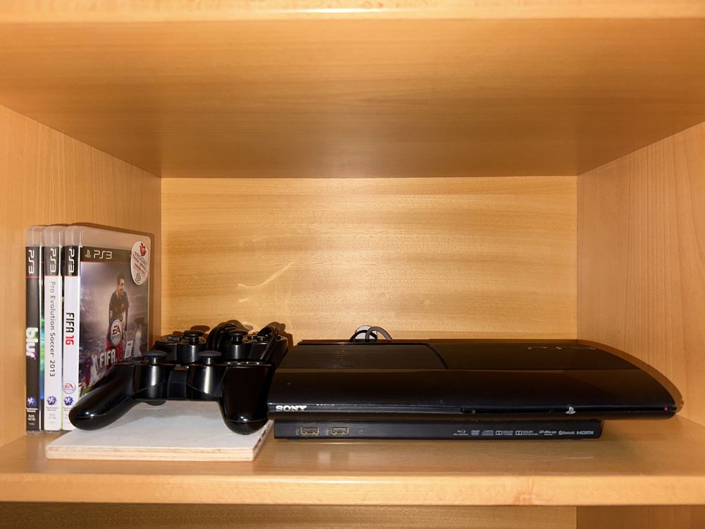 ps3+ 2 comandos+ 3 jogos 500gb