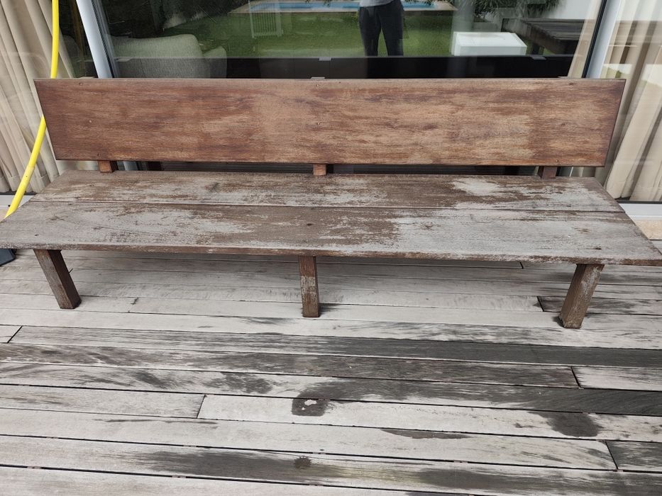 Banco de madeira maciça