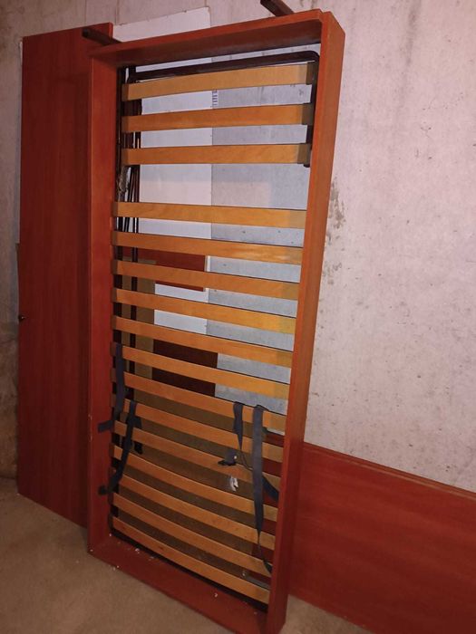 Łóżko jednoosobowe składane do szafy.