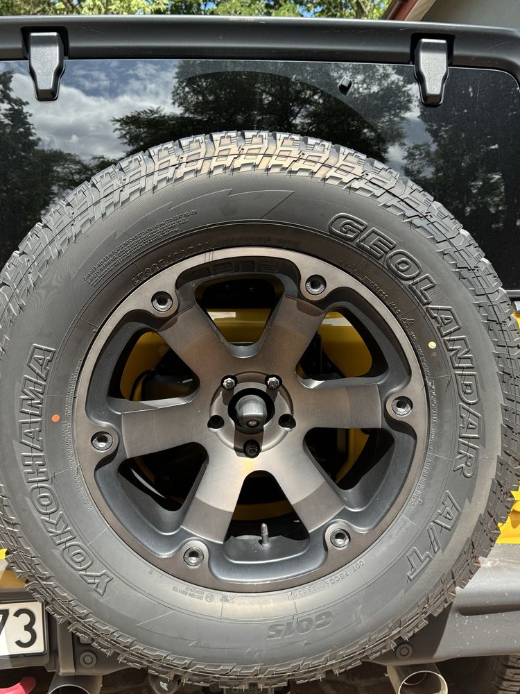 5 szt Felgi R20 plus Opony Yokochama 325/20/60 na Jeep