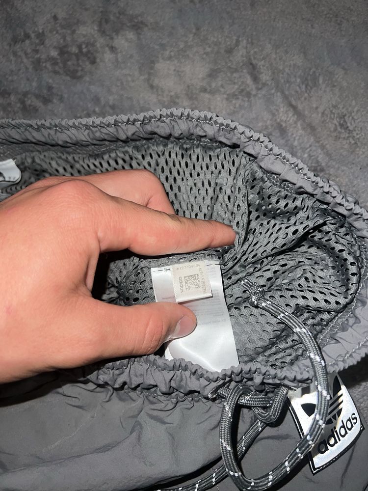 нейлоні шорти adidas