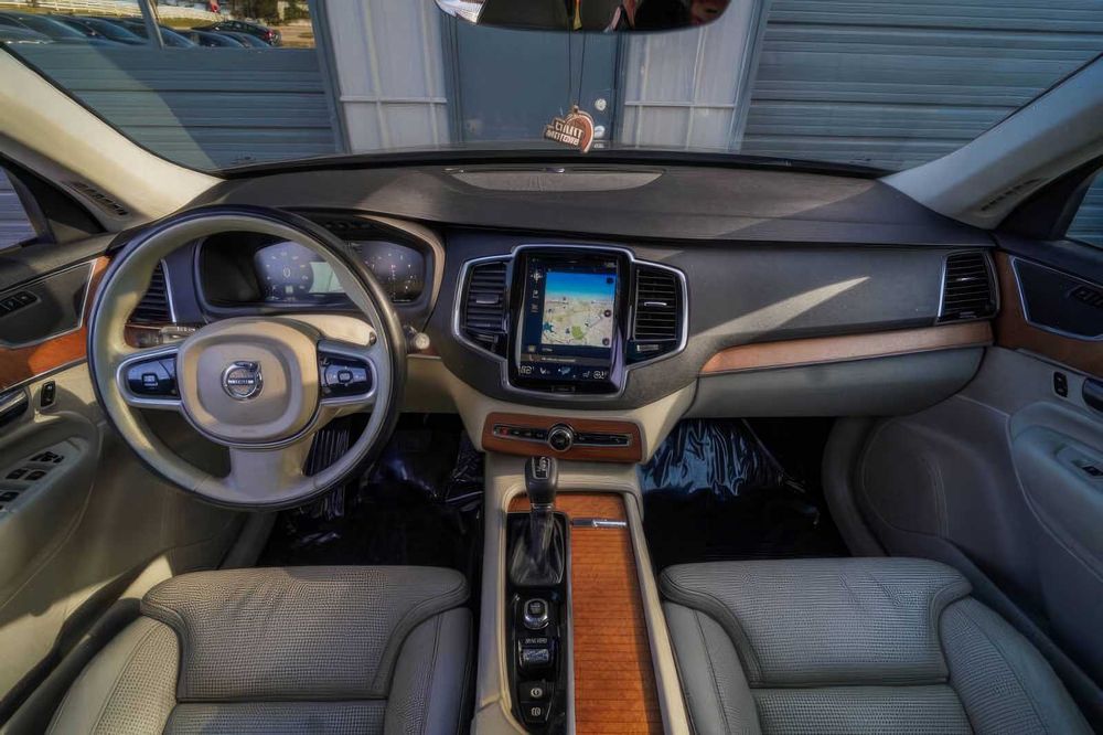 Volvo XC90      2018