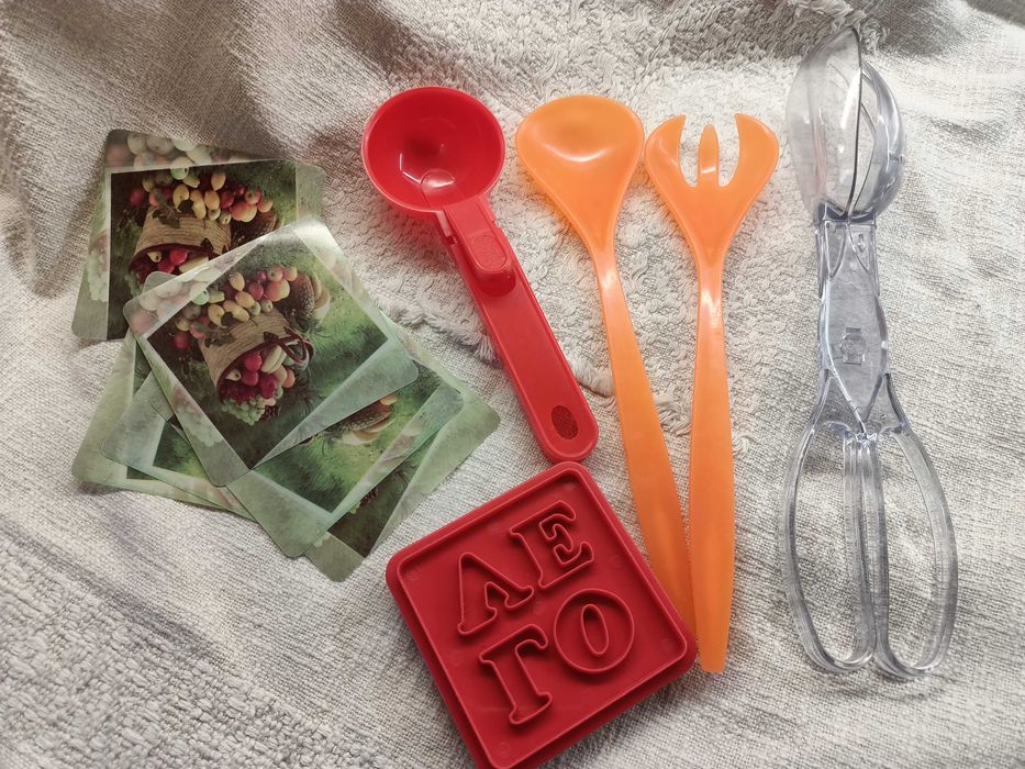 Форми, прибори, штампи для печива, салатів, тостів, під чашки, квіти