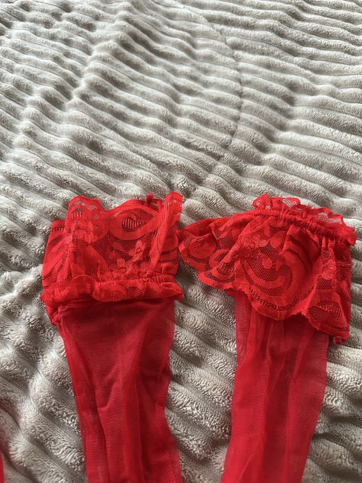 Червоні панчохи з мереживом