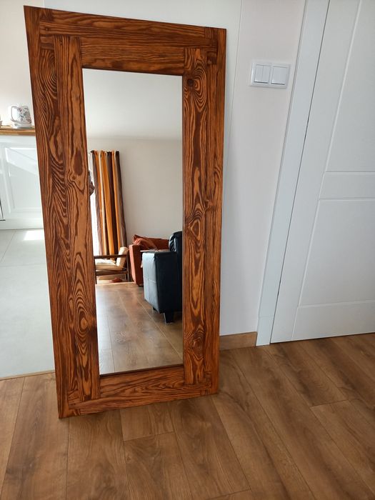 Lustro w drewnianej ramie 142x65