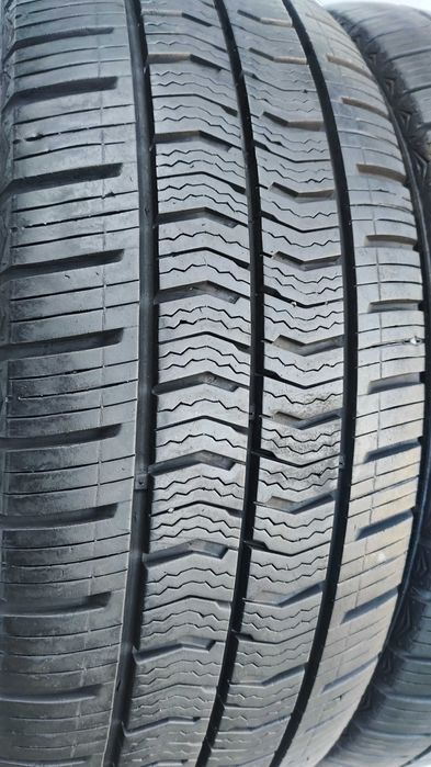 Opony Całoroczne 215/60/17C Kumho 2szt 7mm 2021r MB
