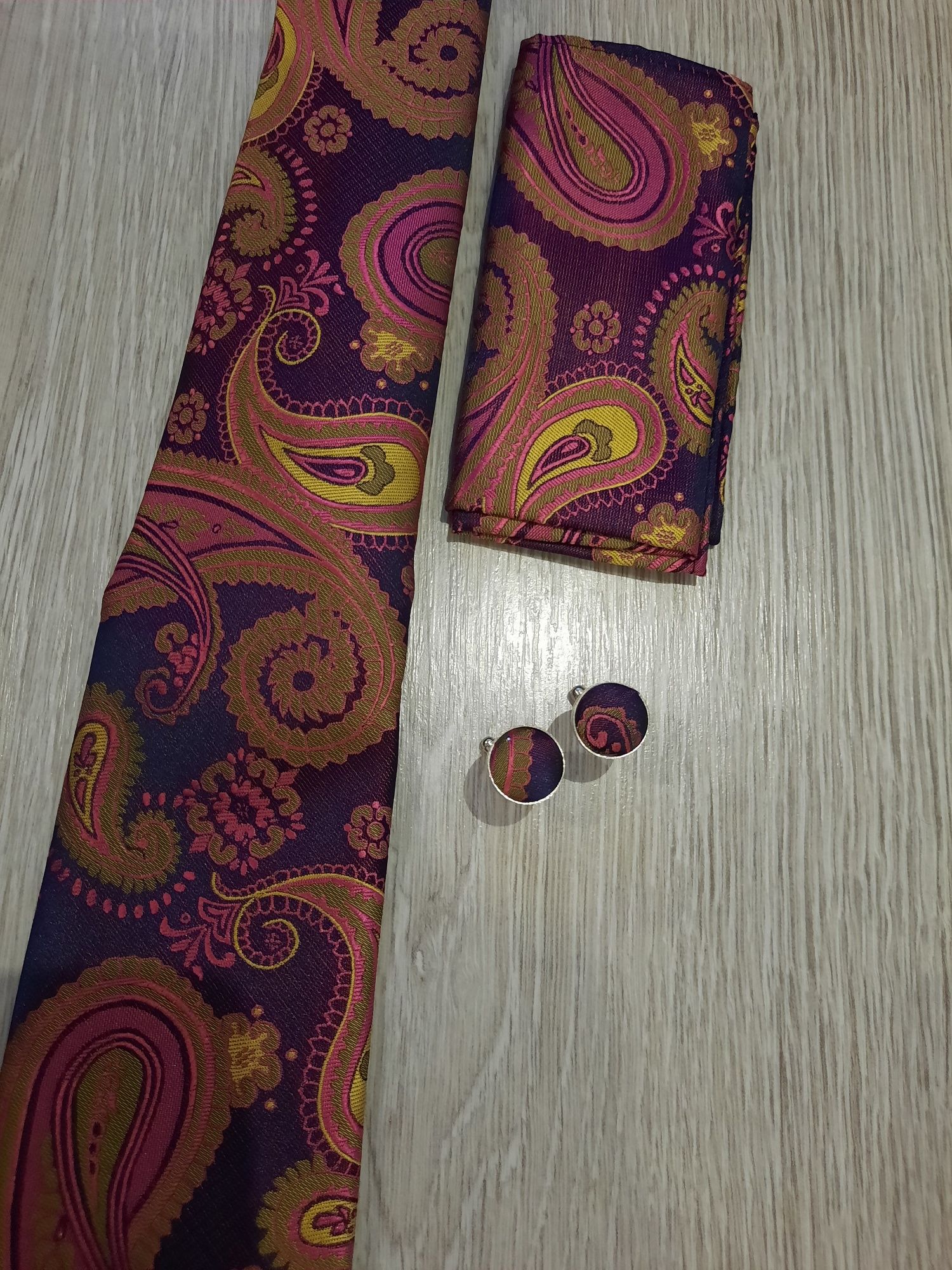 Zestaw męski krawat, poszetka, spinki do mankietów
