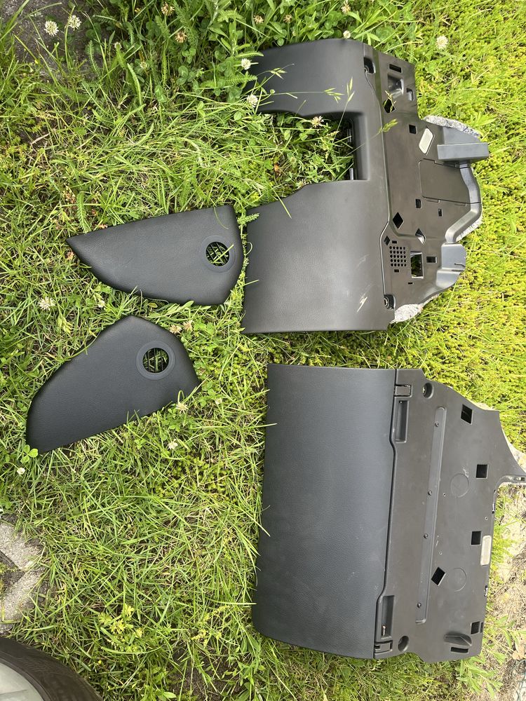 Sprzedam schowek, osłone pod kierownice Audi A6 C6