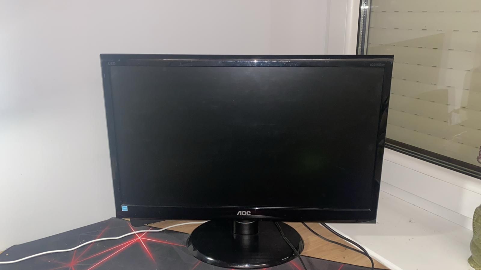 Komputer i monitor