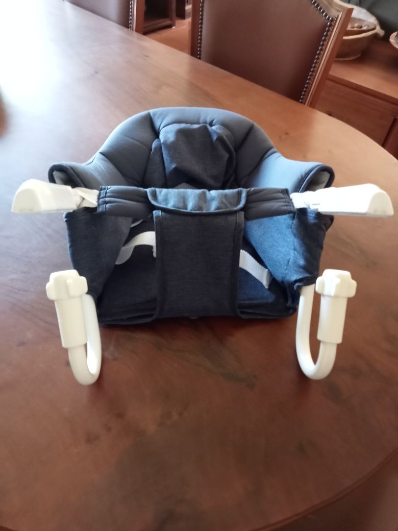Cadeira bebé portátil para mesa.