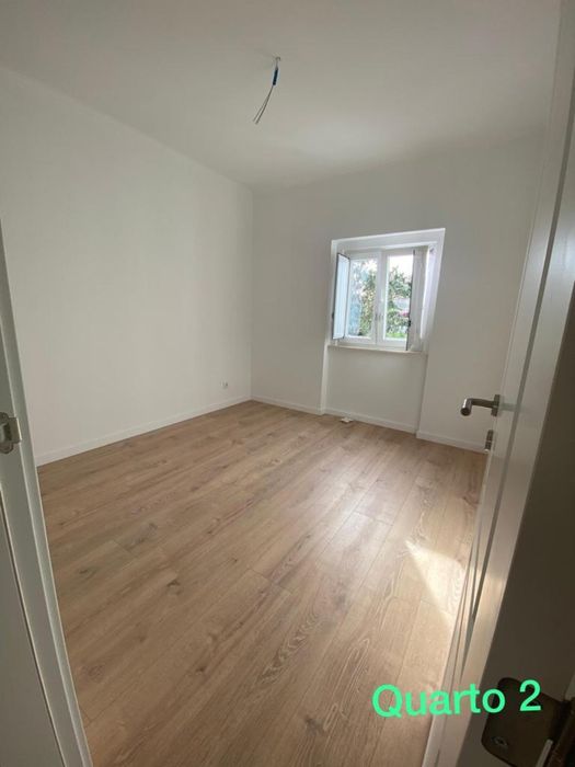 Arrenda-se renovado com logradouro