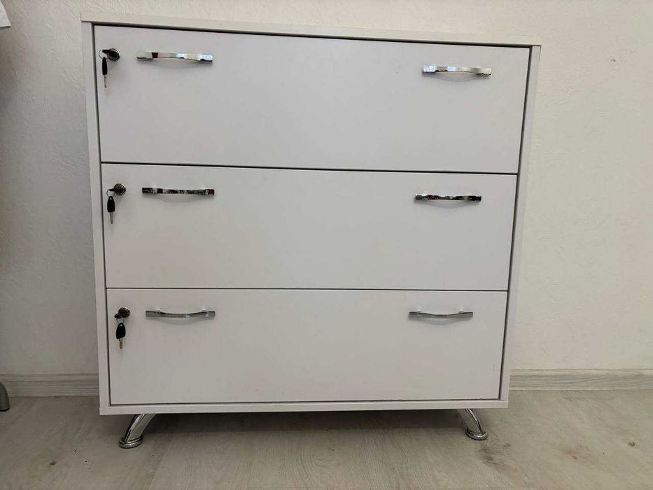 Косметологічна тумба