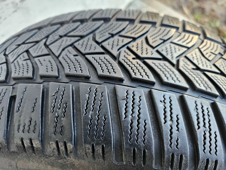 Zima Dunlop 215/65 R16