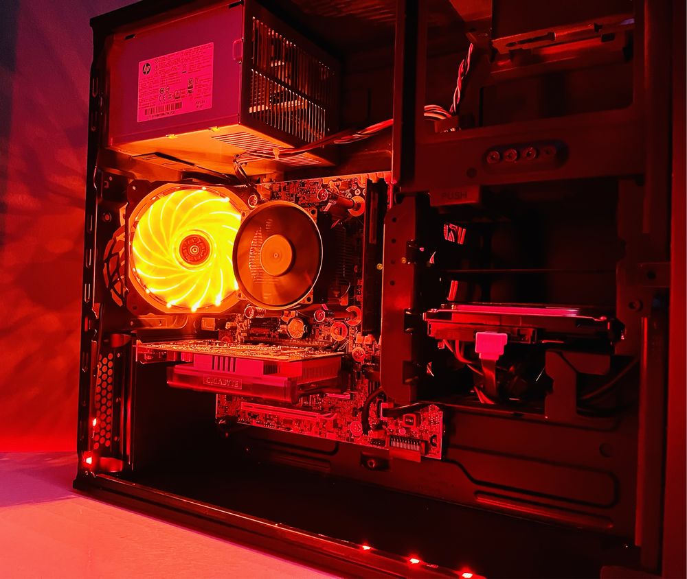Komputer LED RGB GIER Intel I5 4x3,6GHz, GT 220  ,8GB DDR3 ,500GB