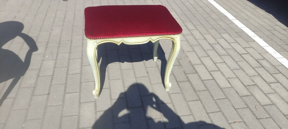 Pufa , podnóżek , stołeczek