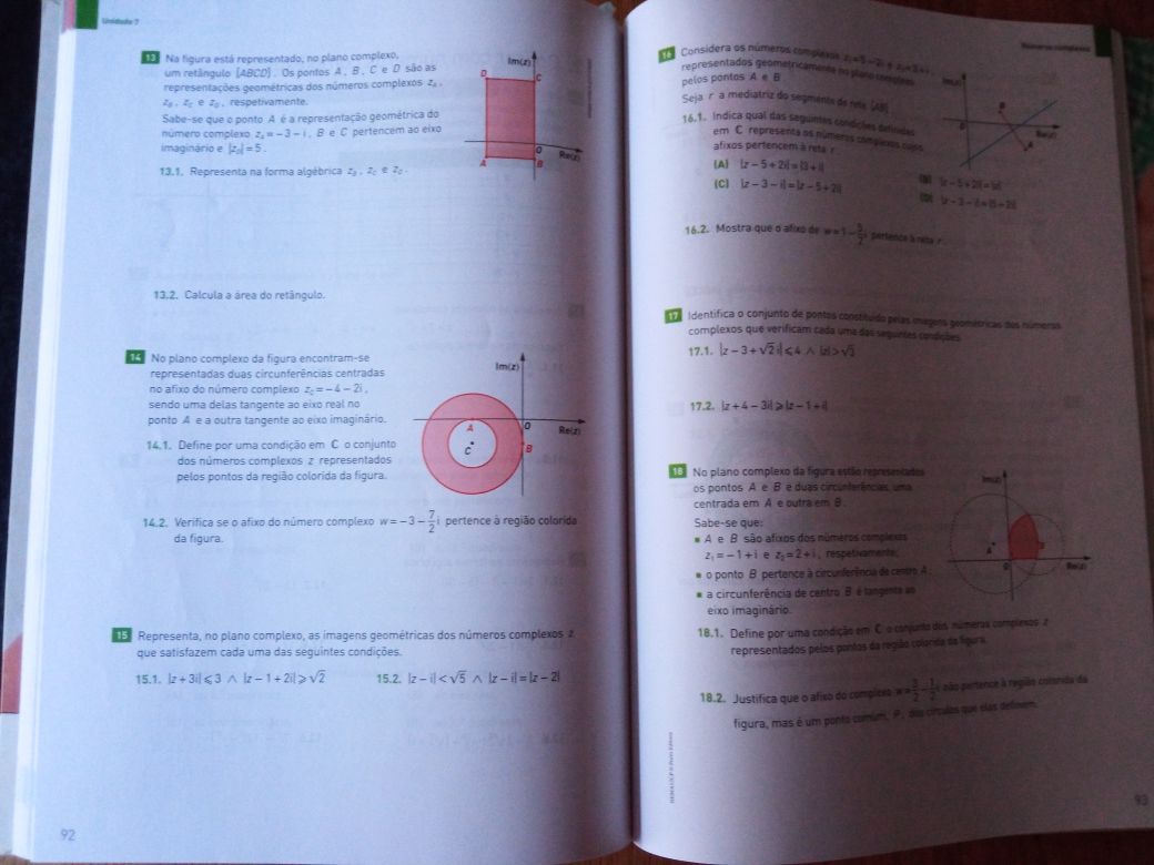 Livro de exercícios de matemática 12 ano