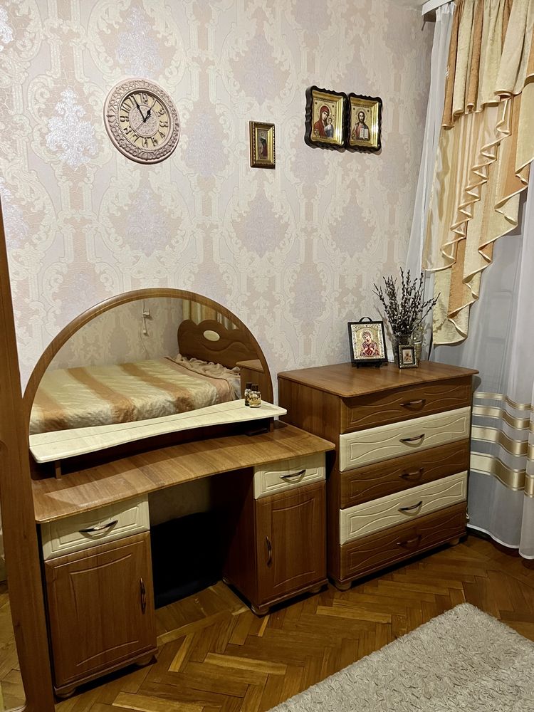 Вживані меблі у спальню