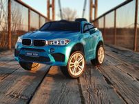 BMW X6M LAKIEROWANE niebieskie auto na akumulator samochód dla dzieci