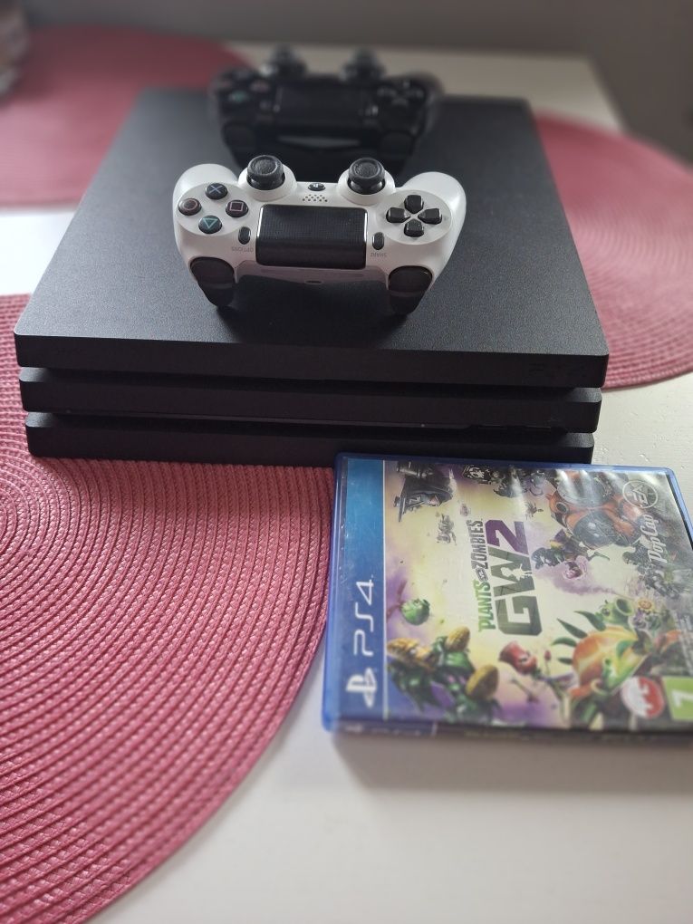 Konsola ps4 pro TB1